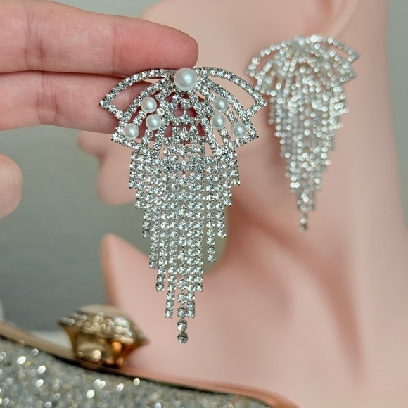 ⚜️ Elegant Silver Dangle Earrings - Picture 3 of 6